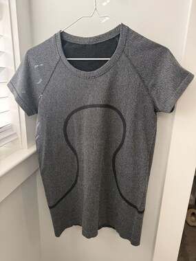 Lululemon Swiftly Tech Short-Sleeve T-Shirt 2.0 Black/White metallic